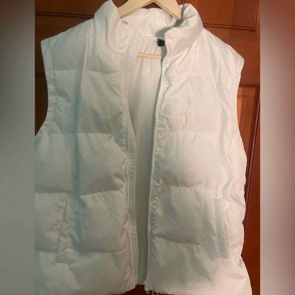 White oversized puffer vest